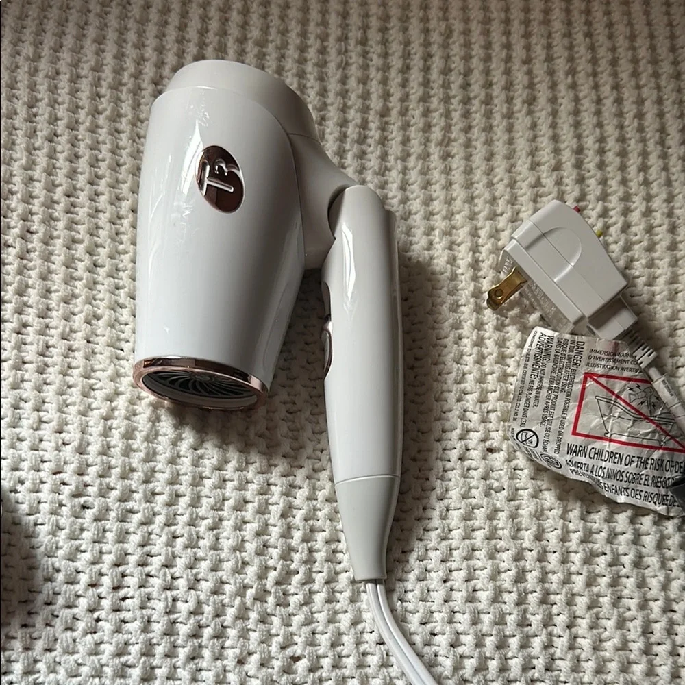 T3 FEATHERWEIGHT COMPACT with Attachments - Picture 2 of 6